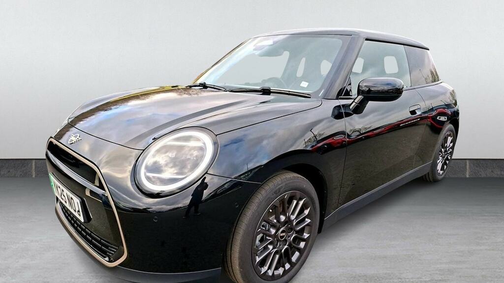 Mini Hatch 135Kw E Exclusive Level 2 41Kwh YK25NOJ Black
