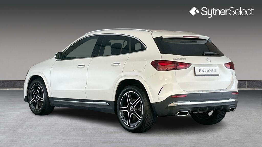 Mercedes-Benz GLA Class Gla 200 Amg Line Executive White #2