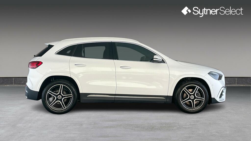 Mercedes-Benz GLA Class Gla 200 Amg Line Executive White #3