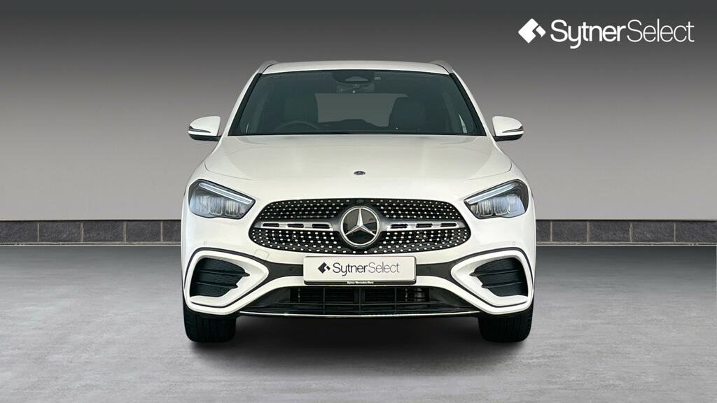 Mercedes-Benz GLA Class Gla 200 Amg Line Executive White #4