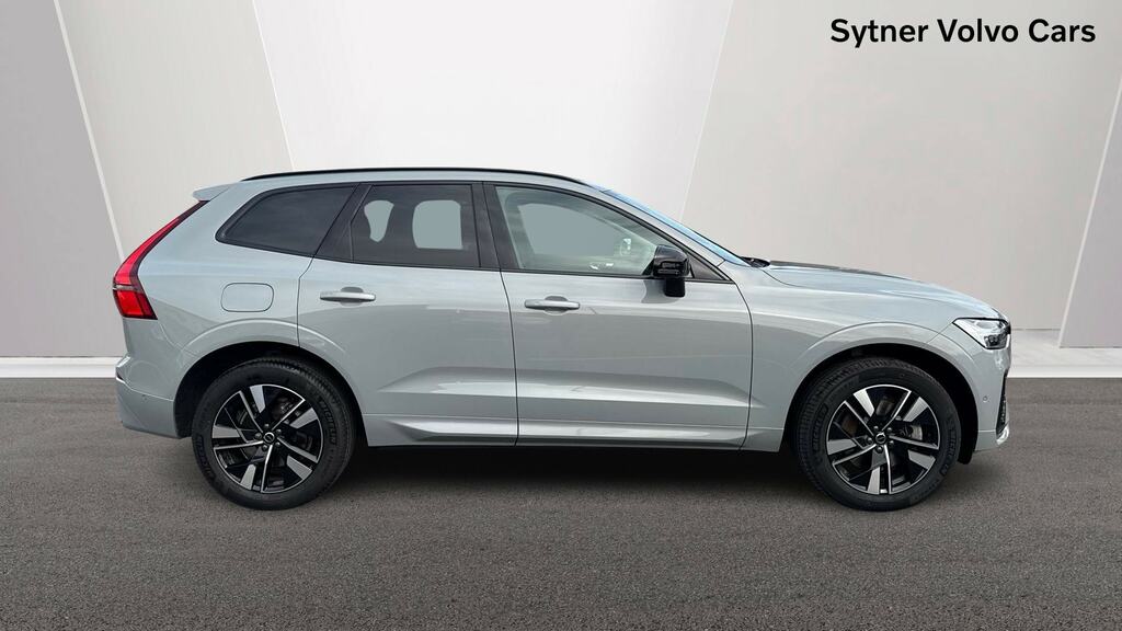 Volvo XC60 2.0 B5p Plus Dark Awd Geartronic BJ75CZU Grey #3