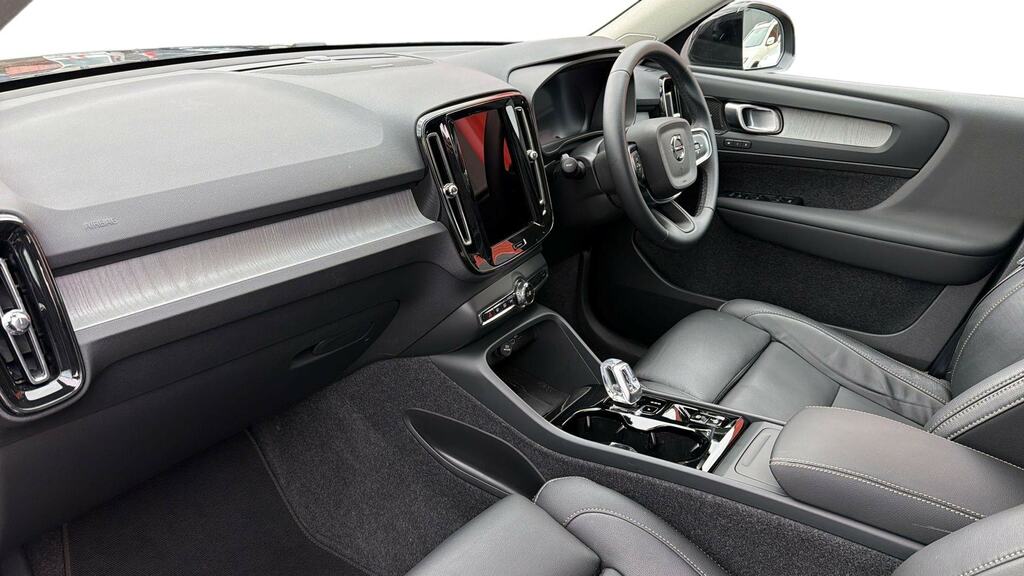 Volvo XC40 2.0 B3p Ultra Bright WF75BYU Black #4