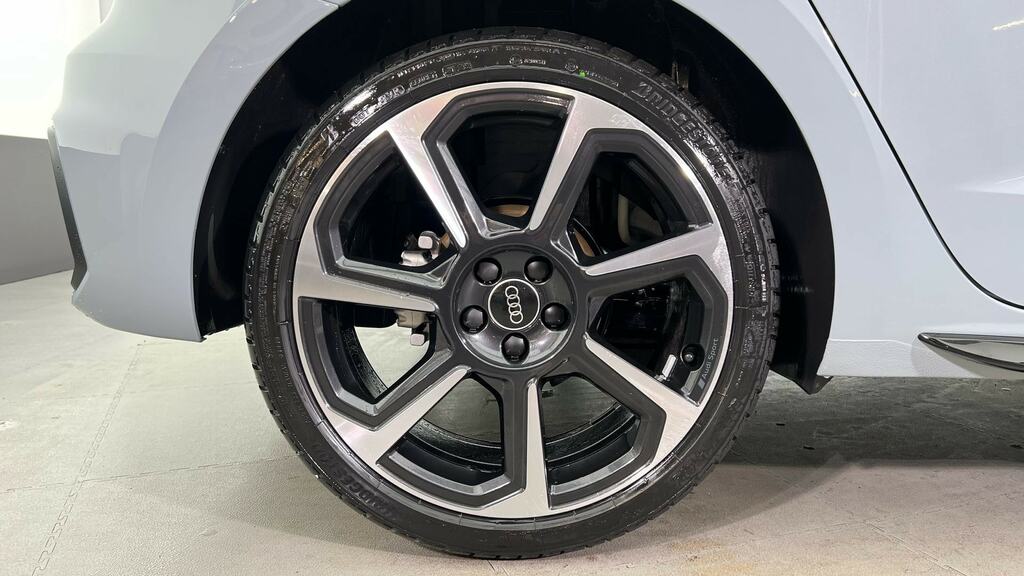 Audi A1 35 Tfsi Black Edition S Tronic FP26WKL Grey #5