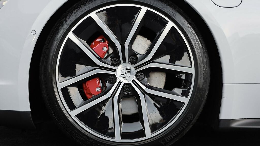 Porsche Taycan 440Kw 4S 105Kwh SN26TWF Grey #4