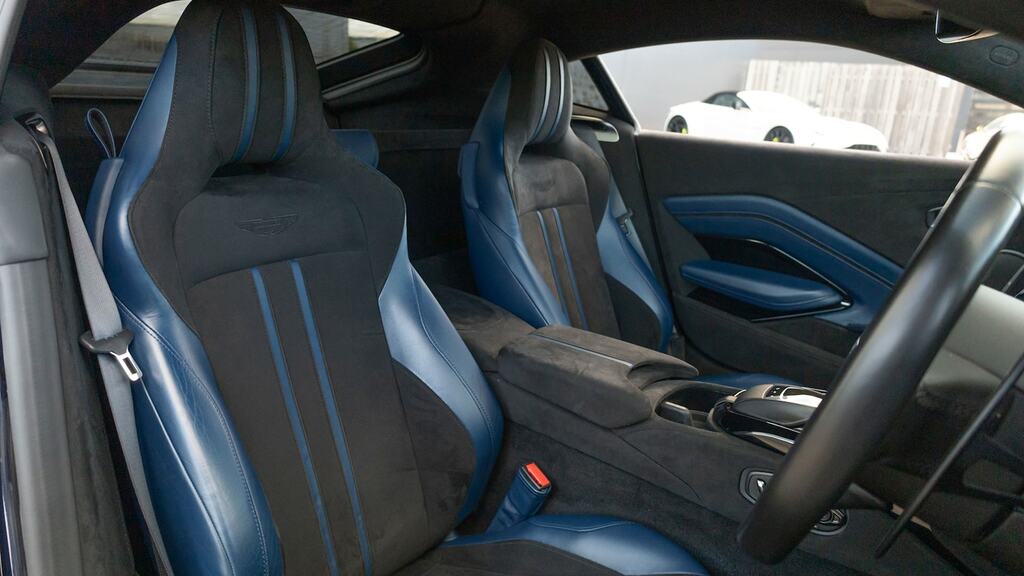Aston Martin V8 V8 Black #18
