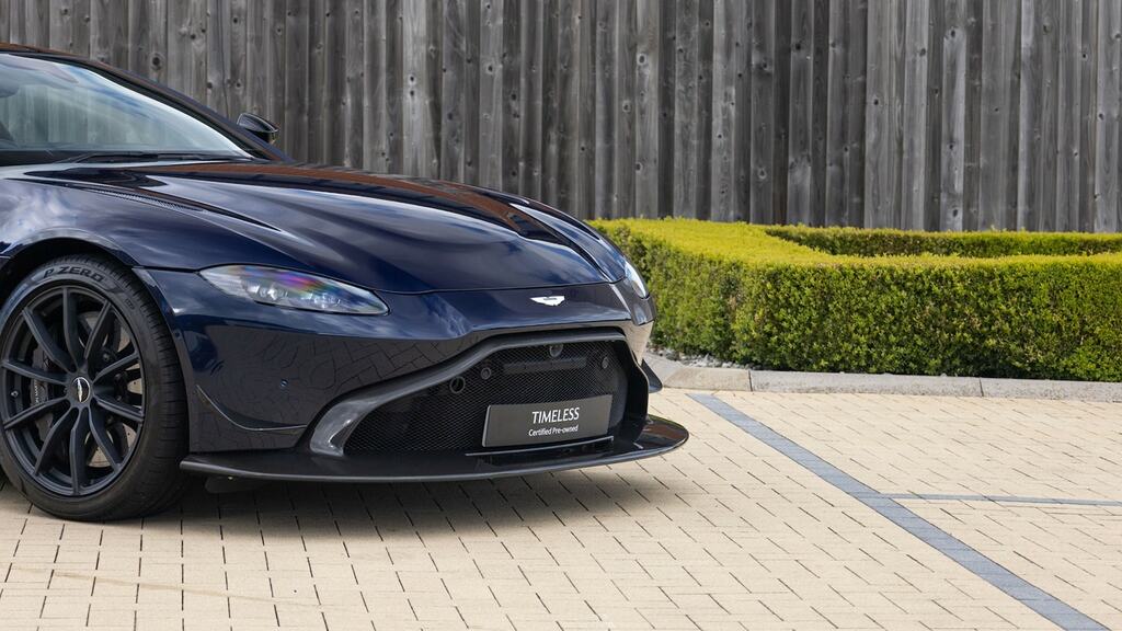 Aston Martin V8 V8 Black #21