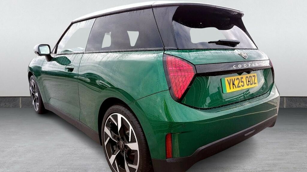 Mini Hatch 135Kw E Exclusive Level 2 41Kwh YK25ODZ Green #2