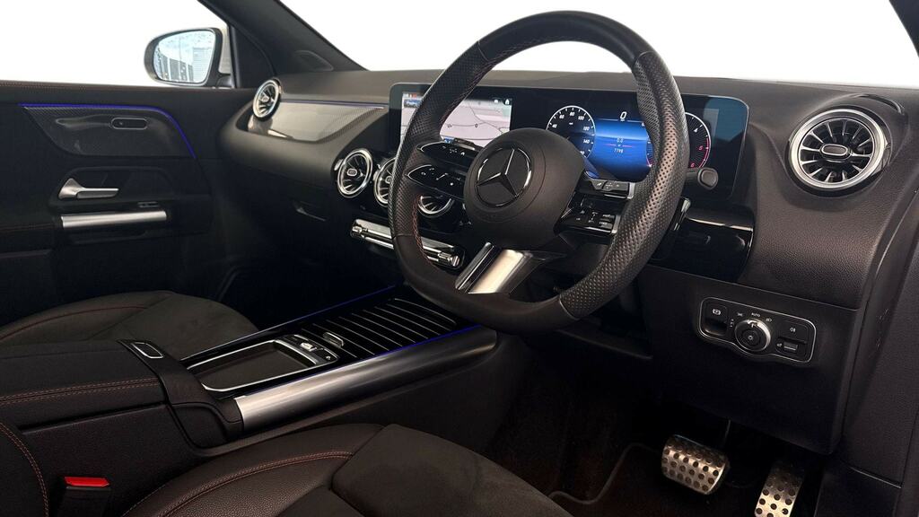 Mercedes-Benz GLA Class Gla 200D Amg Line Executive White #3