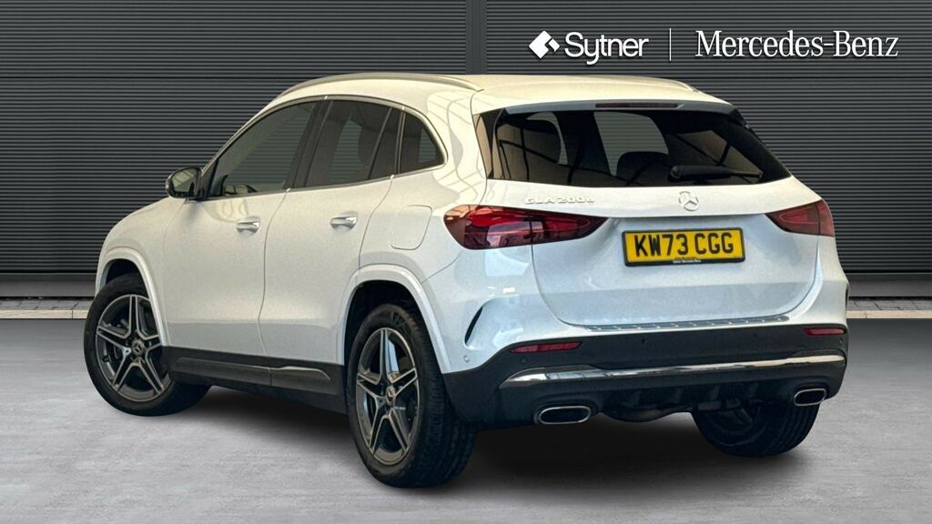 Mercedes-Benz GLA Class Gla 200D Amg Line Executive White #2