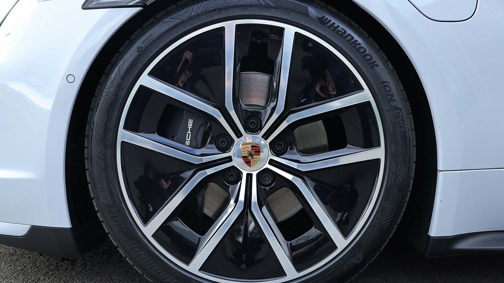 Porsche Taycan 320Kw 105Kwh Black Edition Rwd SG26ZSD Grey #4