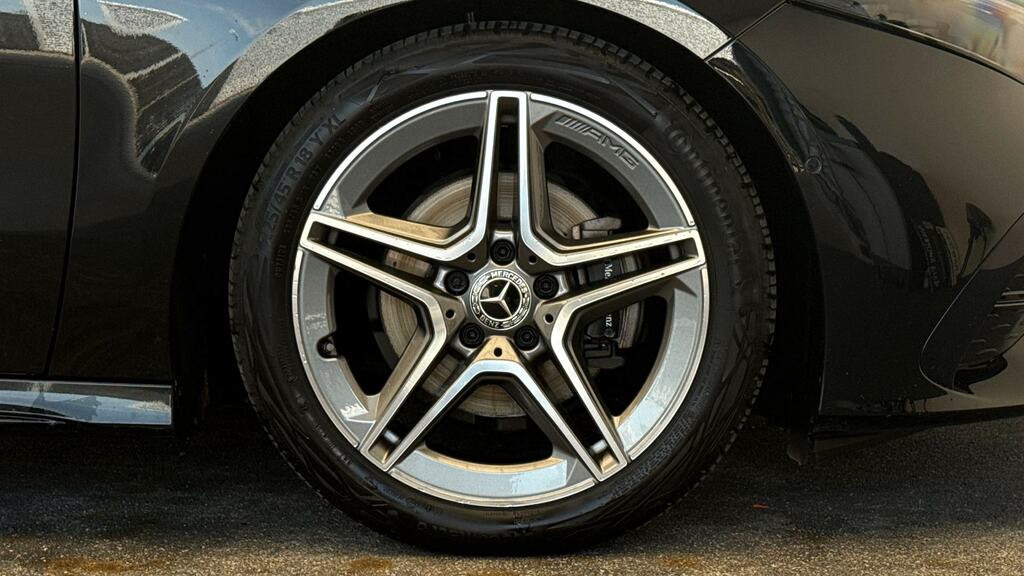 Mercedes-Benz A Class A180 Amg Line Executive GU73XPE Black #5