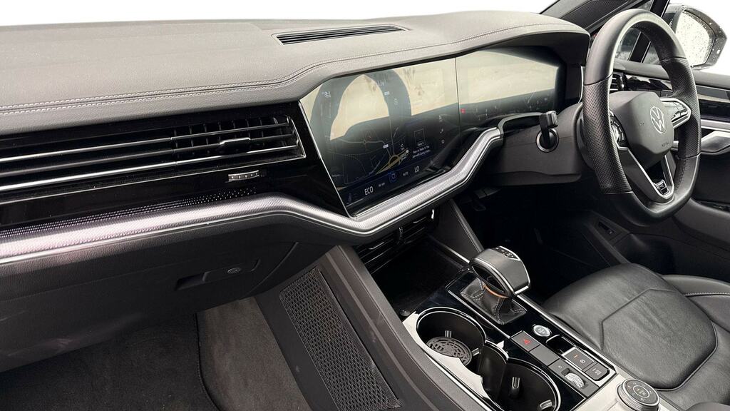 Volkswagen Touareg 3.0 V6 Tdi 4Motion R-line Tech Tip MK23UJB Black #2