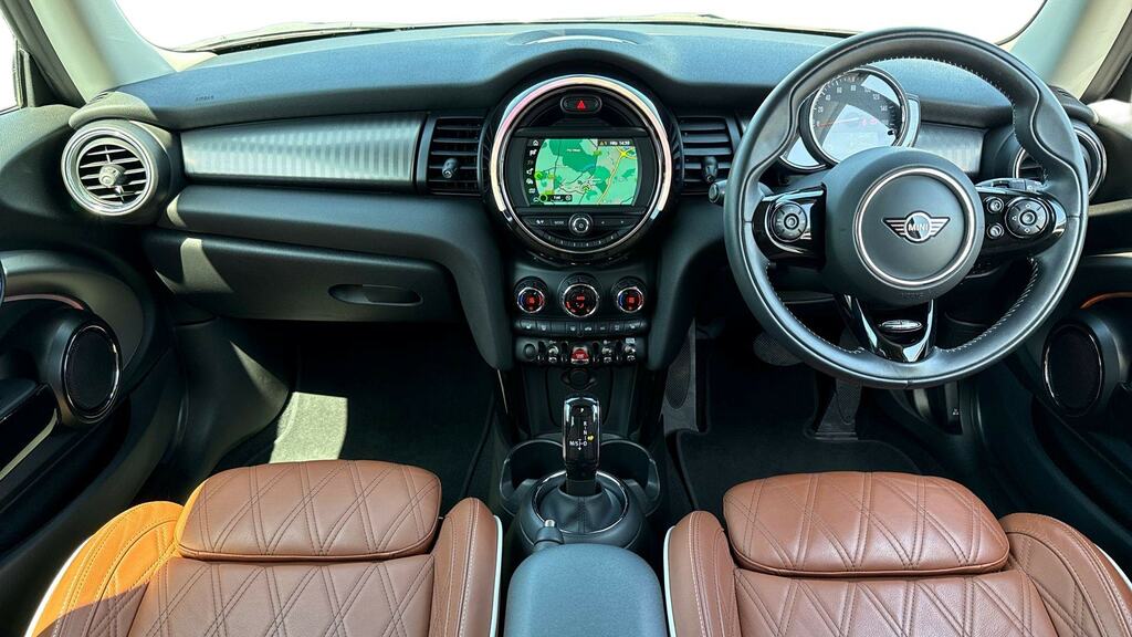 Mini Hatch 1.5 Cooper Exclusive II Comfortnav Pck GV70OKS Black #4