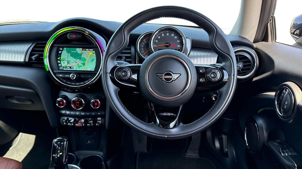 Mini Hatch 1.5 Cooper Exclusive II Comfortnav Pck GV70OKS Black #5