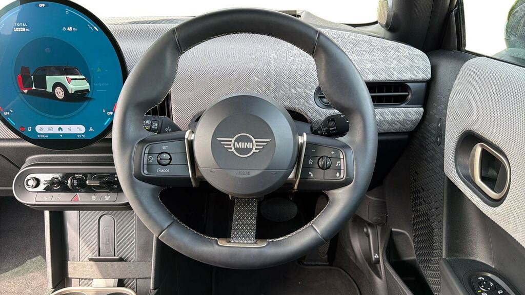 Mini Hatch 1.5 C Exclusive Level 2 YA25LLC Green #5