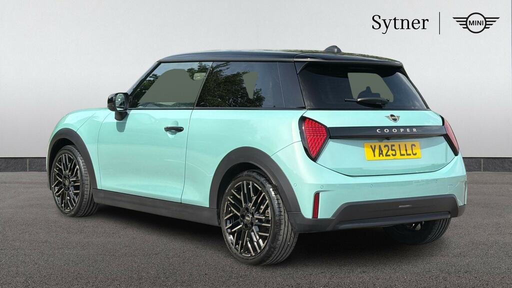 Mini Hatch 1.5 C Exclusive Level 2 YA25LLC Green #2