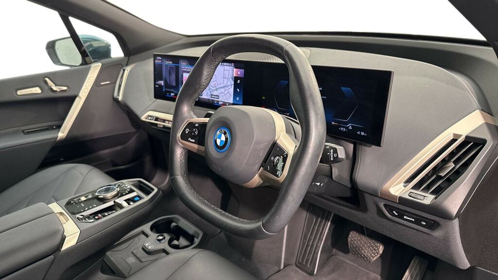 BMW iX 240Kw Xdrive40 Sport 76.6Kwh Skylounge MT22UPL Blue #6