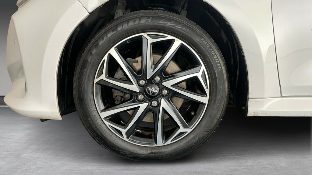 Toyota Yaris Cdx 5-Door Silver #24