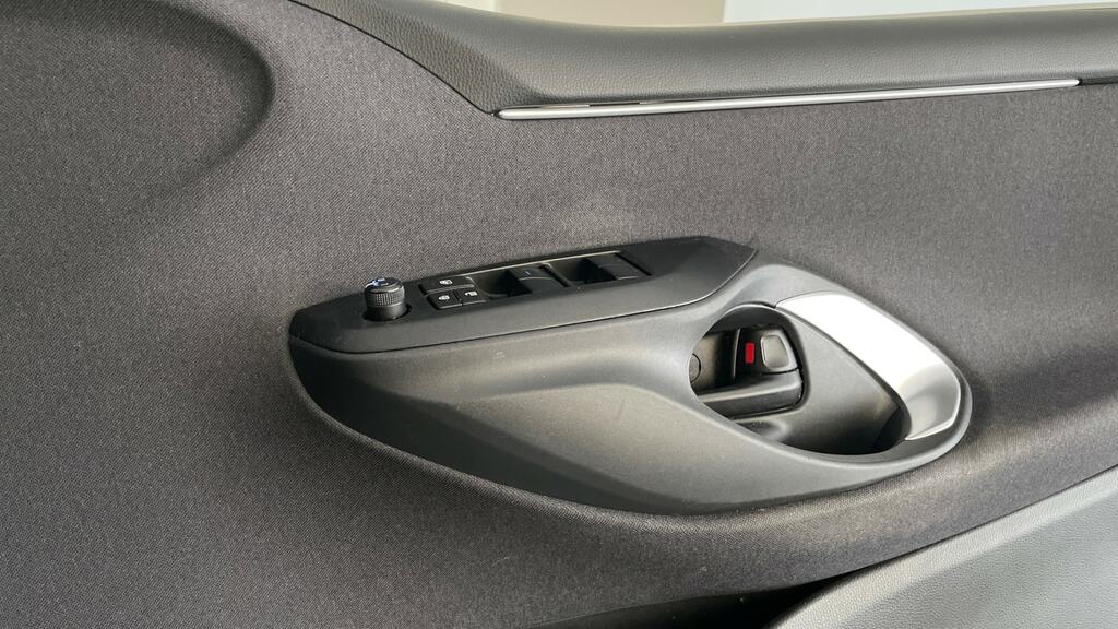 Toyota Yaris Cdx 5-Door Silver #21