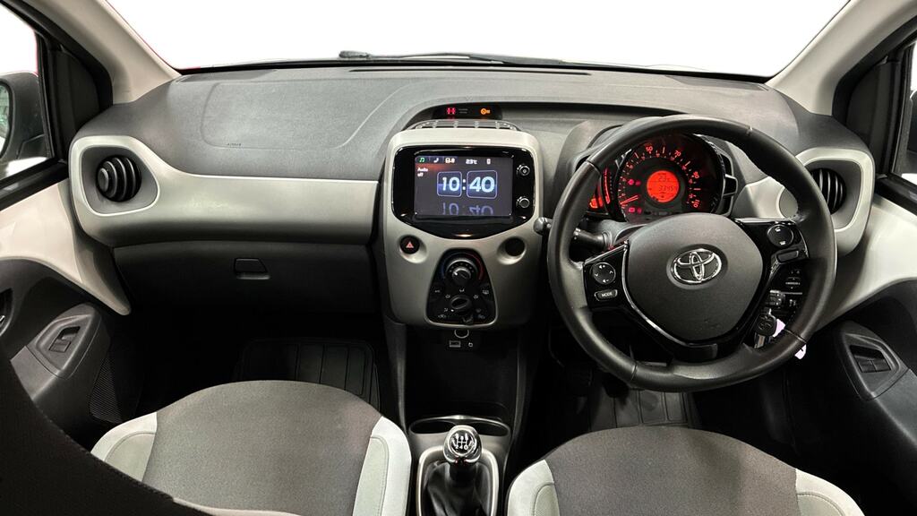 Toyota Aygo 1.0 Vvt-i X-play FD17XGG White #6