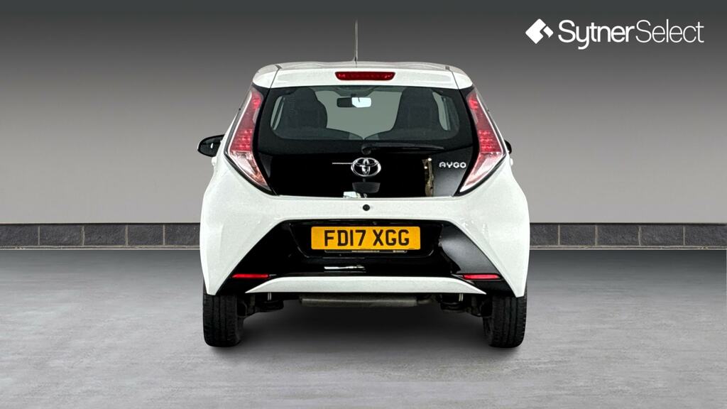 Toyota Aygo 1.0 Vvt-i X-play FD17XGG White #5