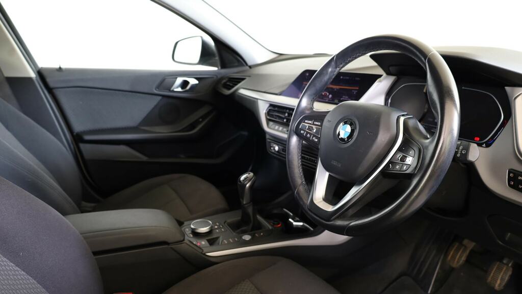 BMW 1 Series 116D Se FL21GUX White #6