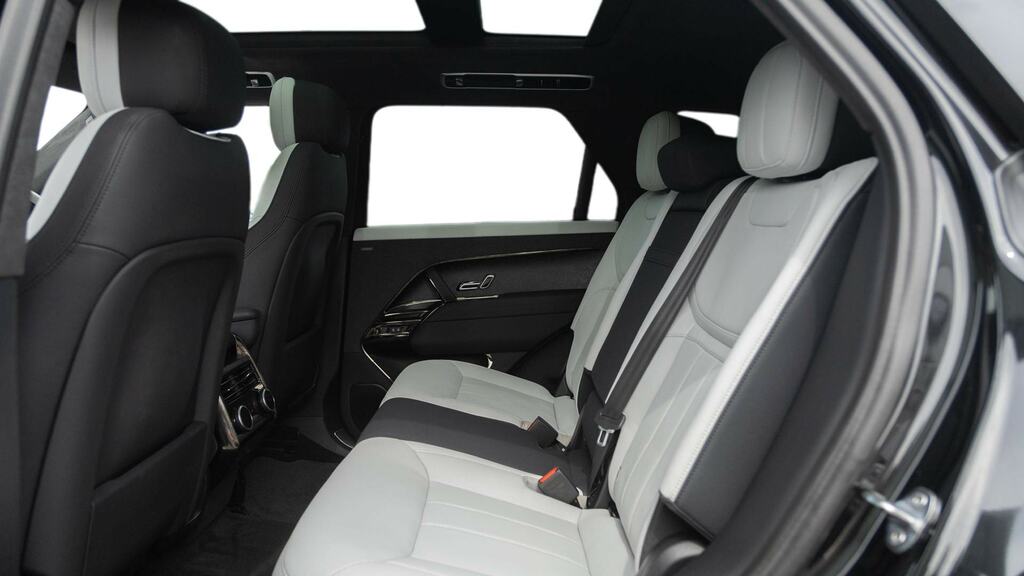 Land Rover Range Rover Sport 4.4 P530 V8 First Edition DA23VCL Black #4