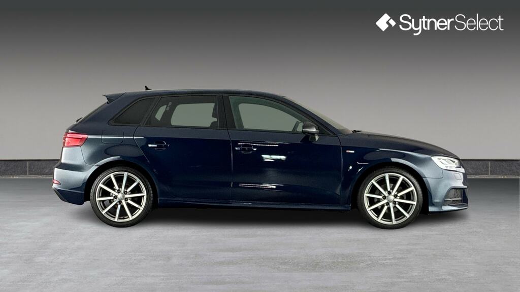 Audi A3 35 Tfsi Black Edition S Tronic FV68EPX Blue #3