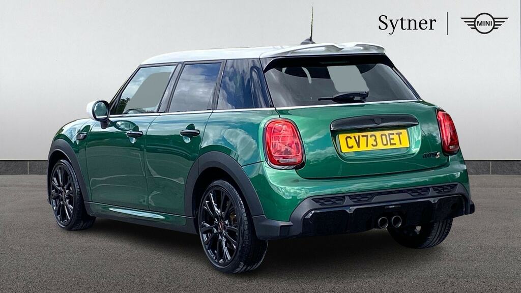 Mini Hatch 2.0 Cooper S Sport Premium Plus CV73OET Green #2