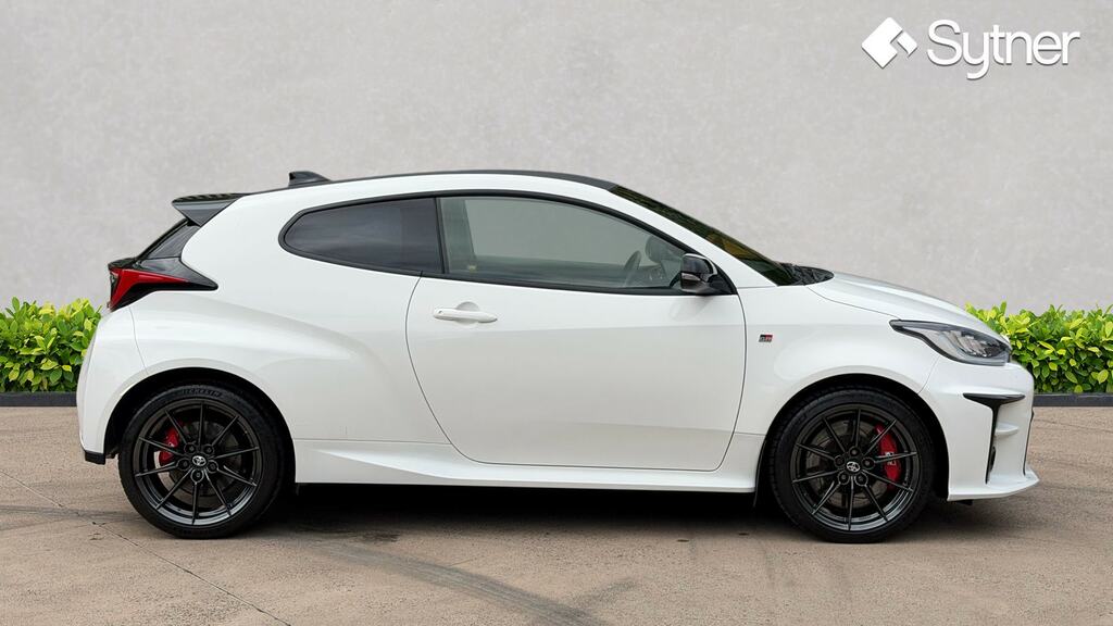 Toyota Yaris 1.6 Awd Circuit Pack CA72FBK White #6