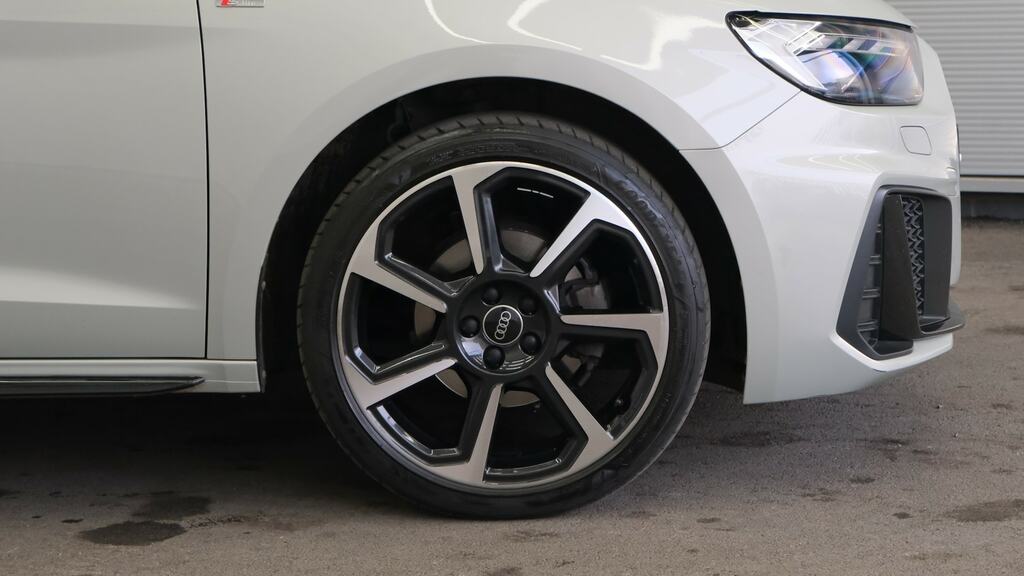 Audi A1 35 Tfsi Black Edition S Tronic YY72LKP Silver #5