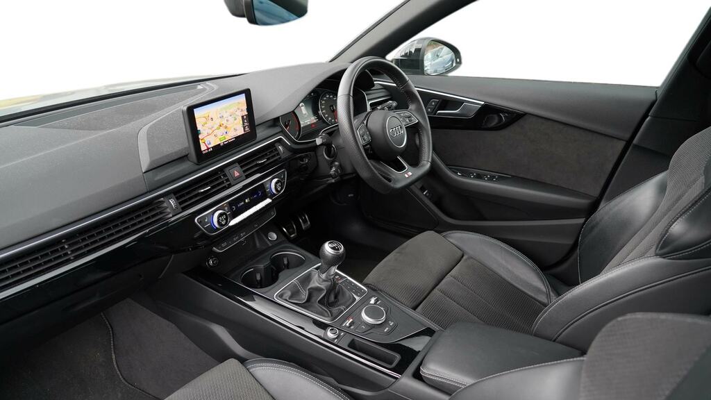 Audi A4 Avant 35 Tfsi Black Edition Grey #2