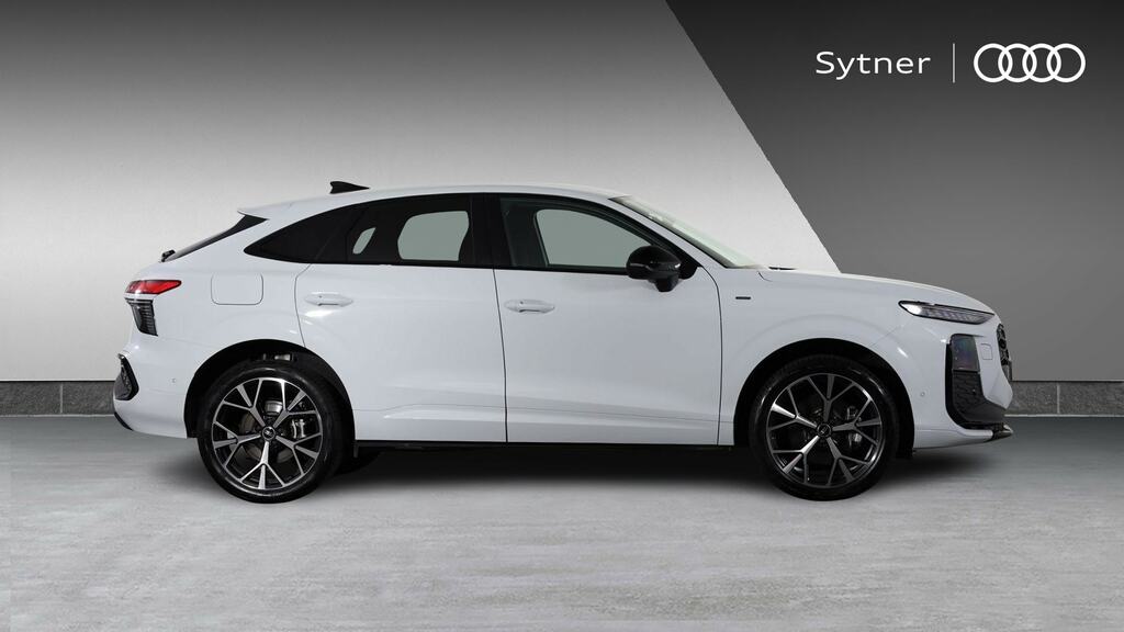 Audi Q3 1.5 E-hybrid Launch Edition S Tronic KM75NWA White #4