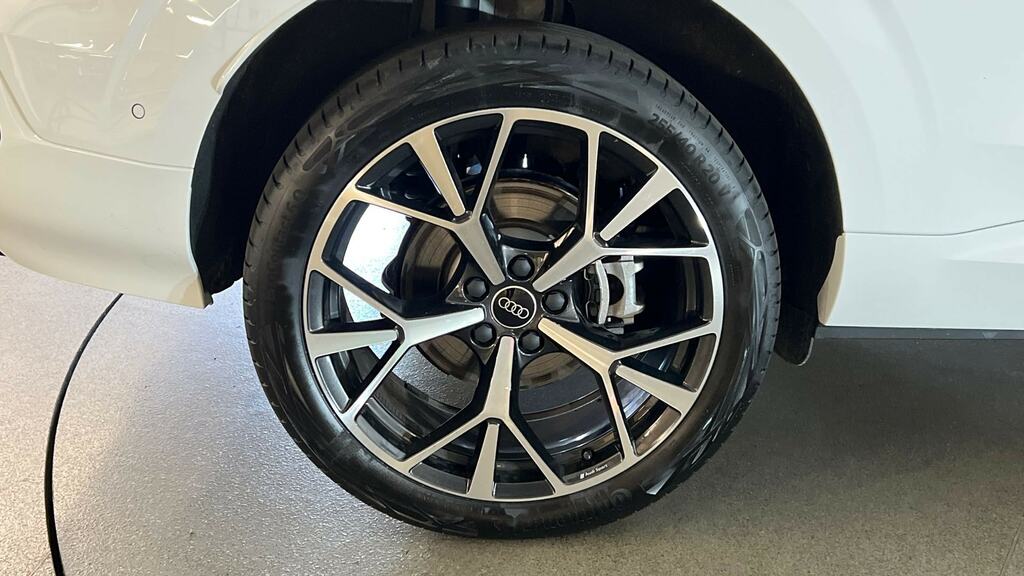 Audi Q3 1.5 E-hybrid Launch Edition S Tronic KM75NWA White #5