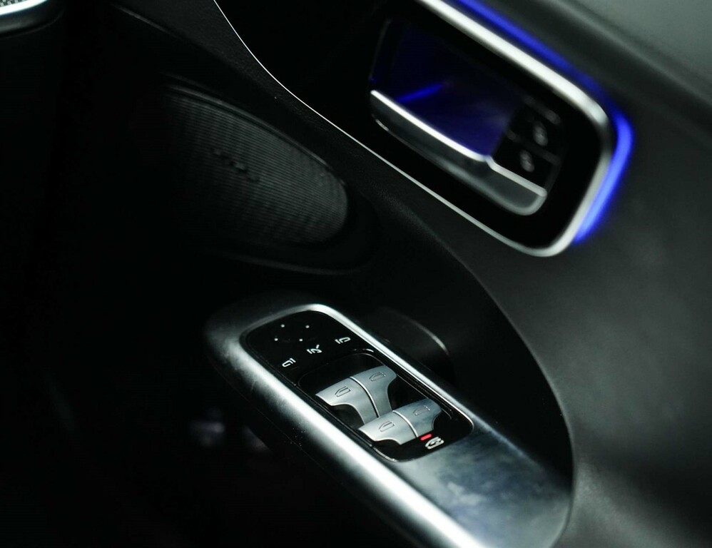 Mercedes-Benz 300 Mpv Black #69