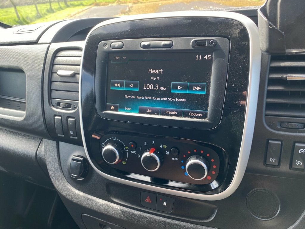 Renault Trafic 2L Sport AJ69AVW Black #4