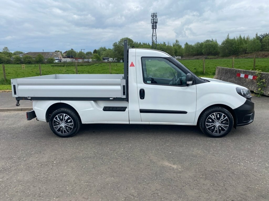 Fiat Doblo 1.6L Null SH71GJJ White #2