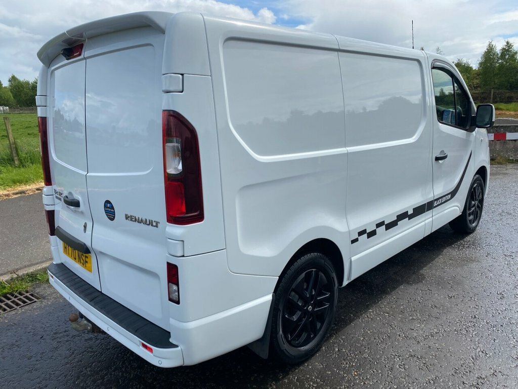 Renault Trafic 2L Black Edition White #3