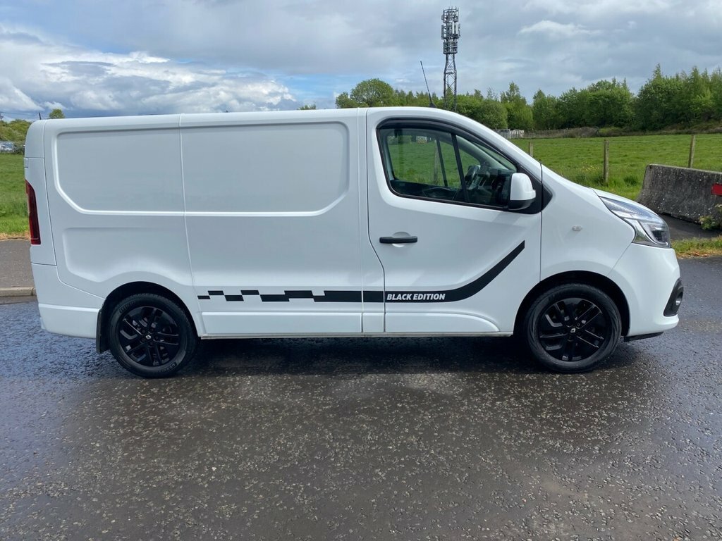 Renault Trafic 2L Black Edition White #2
