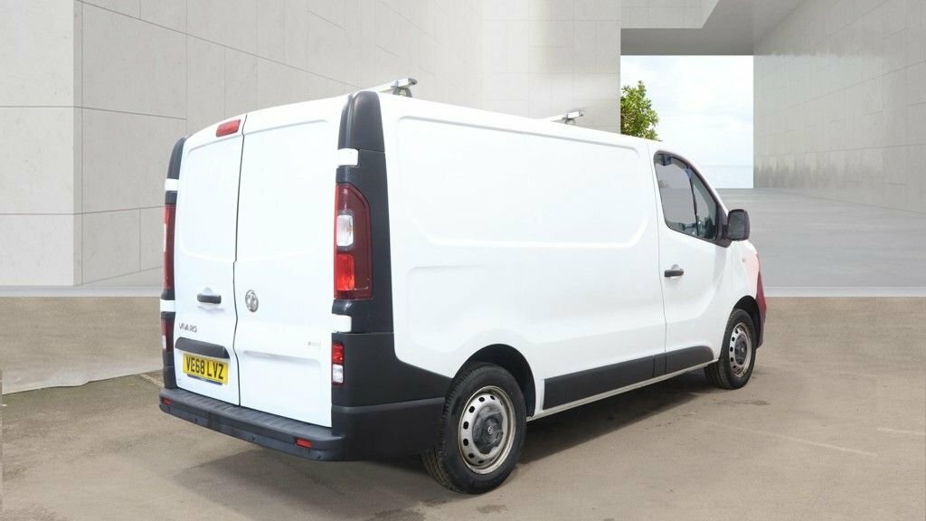 Vauxhall Vivaro Mpv VE68LVZ White #3