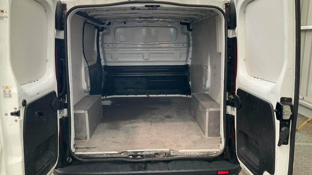 Vauxhall Vivaro Mpv VE68LVZ White #6
