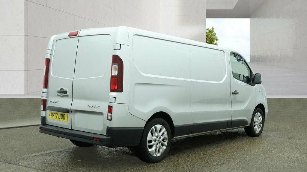 Renault Trafic 1.6L Sport Nav HK17UDO Silver #3