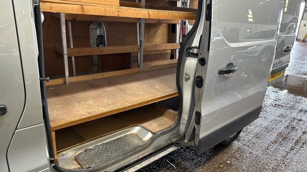 Renault Trafic 1.6L Sport Nav HK17UDO Silver #6
