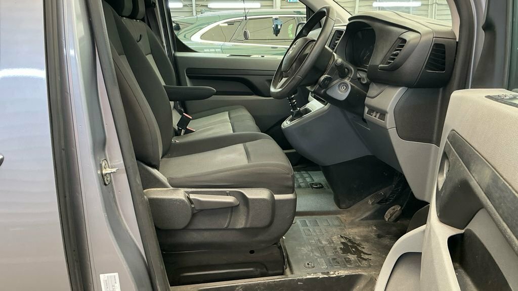 Vauxhall Vivaro 1.5L Sportive 6Dr KN22LBE Grey #4