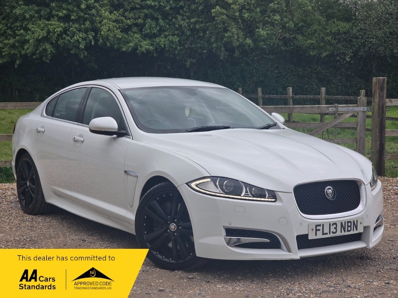 Jaguar XF D V6 S Portfolio White