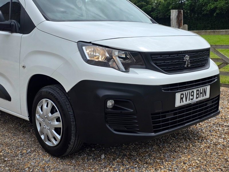 Peugeot Partner Bluehdi Professional L1 RV19BHN White #2