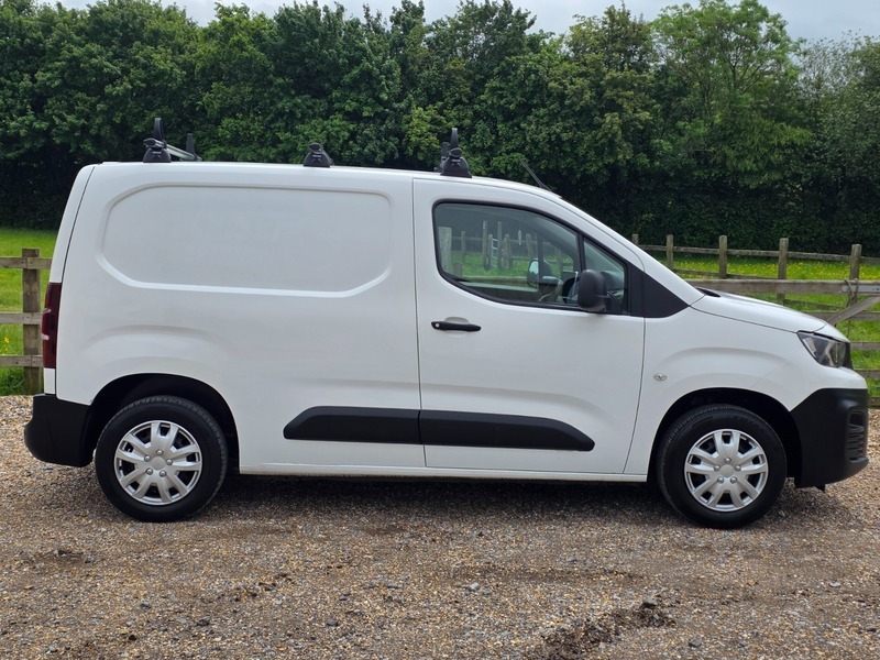Peugeot Partner Bluehdi Professional L1 RV19BHN White #4