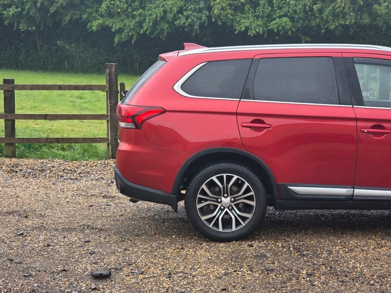 Mitsubishi Outlander Di-d 4 Red #5