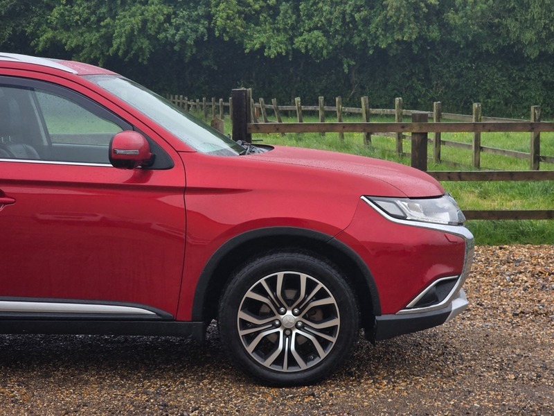 Mitsubishi Outlander Di-d 4 Red #4