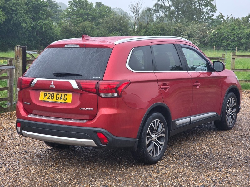 Mitsubishi Outlander Di-d 4 Red #6